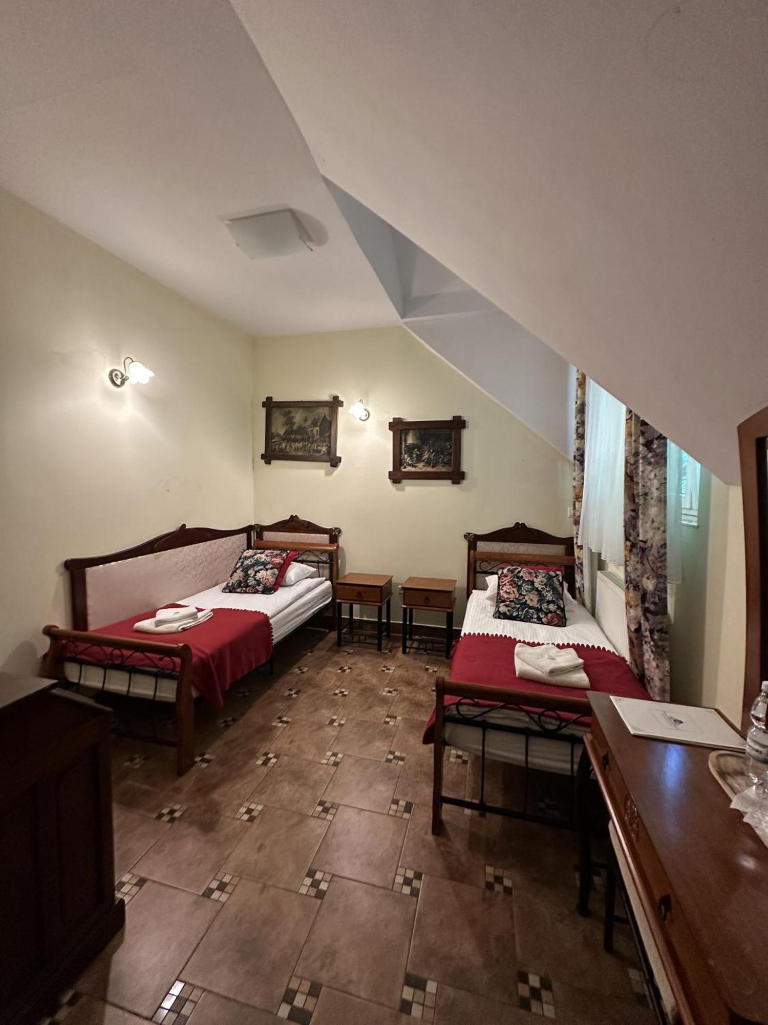 Palac Tarnowskich Hotel & Restauracja & Spa Ostrowiec Swietokrzyski Bagian luar foto